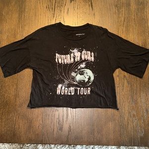 Women’s black graphic t shirt